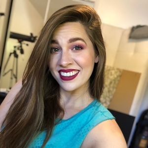 Meet your Posher, Ayla